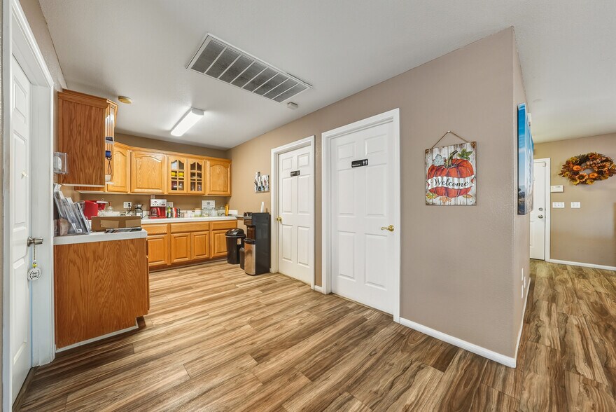 More Photos Of 1941 NV-160, Pahrump Office For Sale