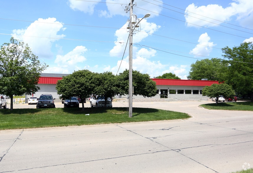 More Photos Of 1014 SE Lorenz Dr, Ankeny Warehouse For Lease