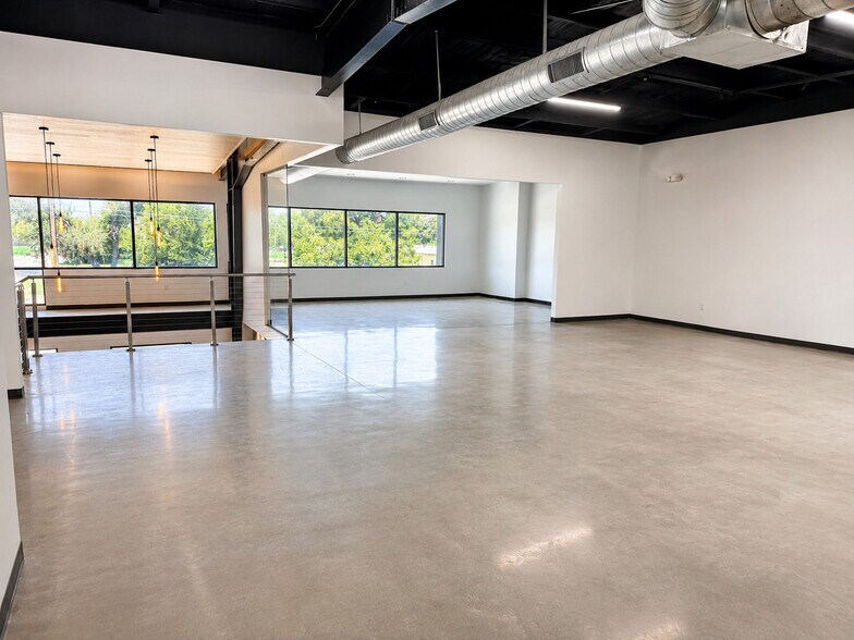 More Photos Of 410 E Church St, Lewisville Showroom For Sale