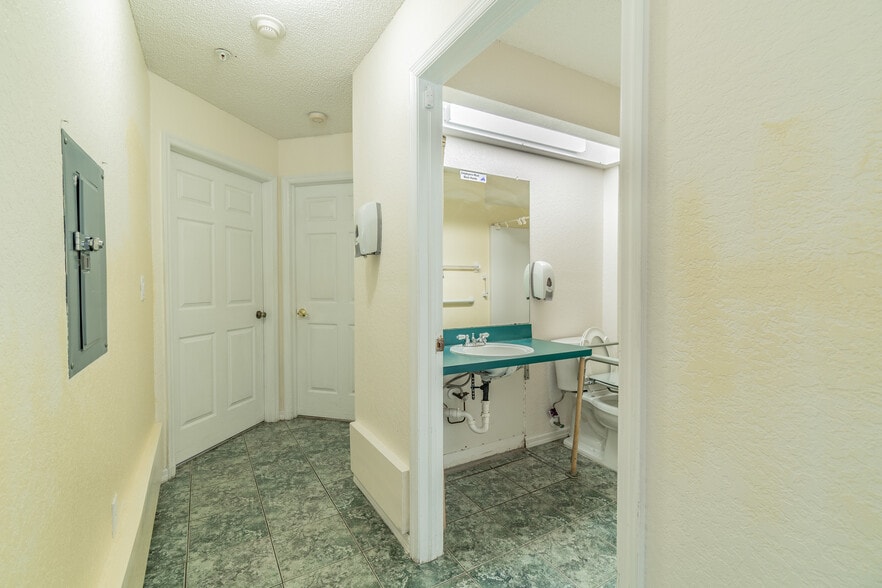 More Photos Of 4407 Millwood Rd, Spring Hill Assisted Living For Sale