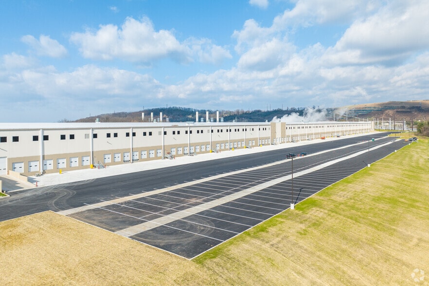 More Photos Of 3905 Commerce Center Blvd, Bethlehem Warehouse For Lease