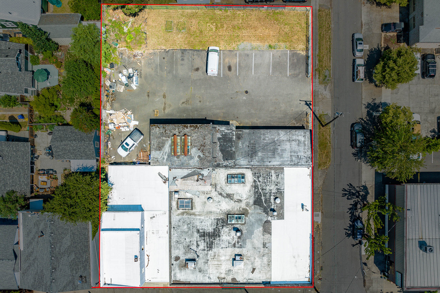More Photos Of 7131-7145 NE Glisan St, Portland Showroom For Lease