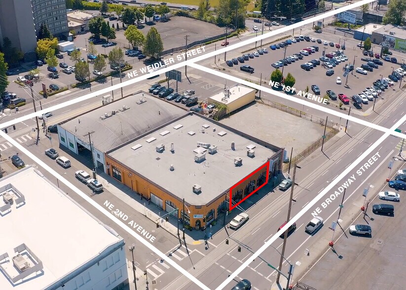 More Photos Of 128 NE Broadway St, Portland Storefront For Lease