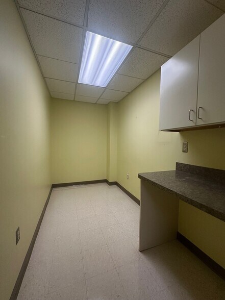 More Photos Of 546 Cromwell Ave, Rocky Hill Medical For Sale