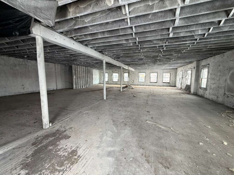More Photos Of 116-118 W North St, Fostoria Storefront Retail Office For Sale