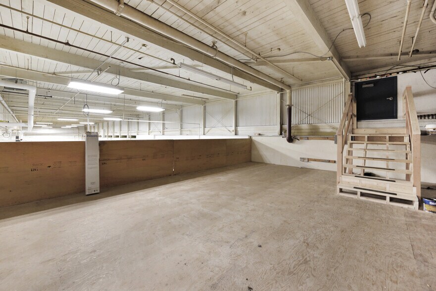 More Photos Of 3220 100th St SW, Everett Distribution For Lease