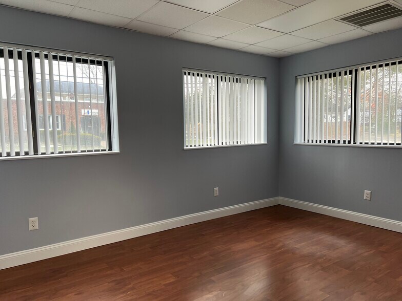 More Photos Of 34 Woodland Rd, Roseland Office For Lease