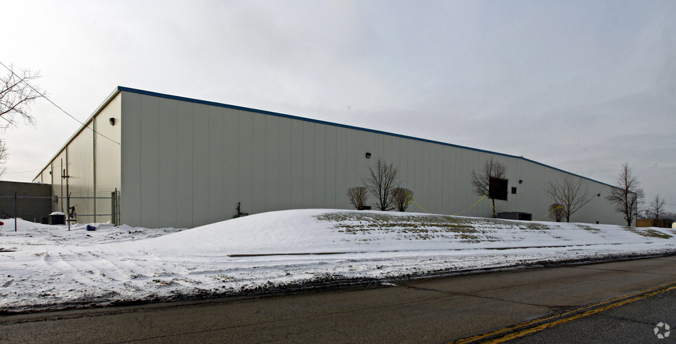 More Photos Of 15501 Industrial Pky, Cleveland Manufacturing For Sale