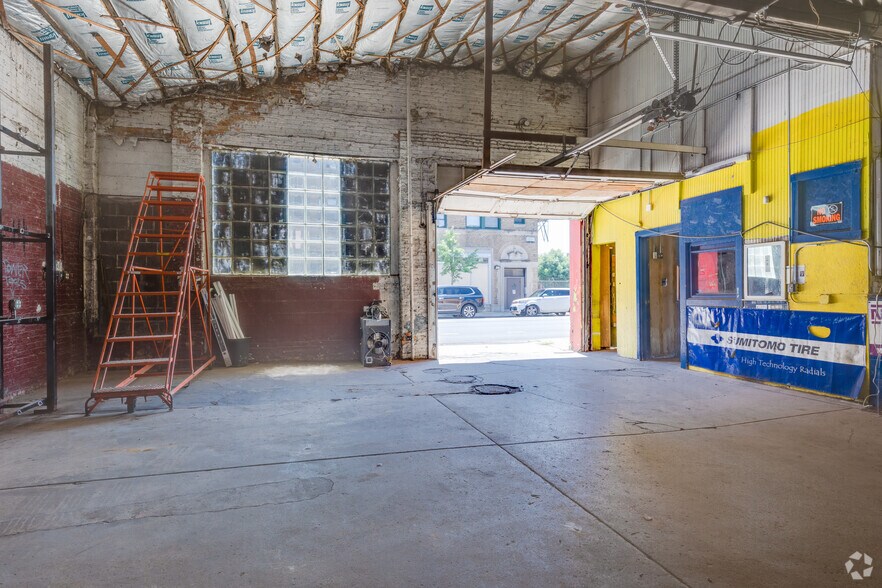 More Photos Of 2206 E 75th St, Chicago Auto Repair For Lease