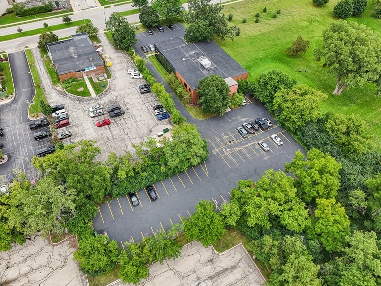 More Photos Of 707 W Moreland Blvd, Waukesha Office For Sale