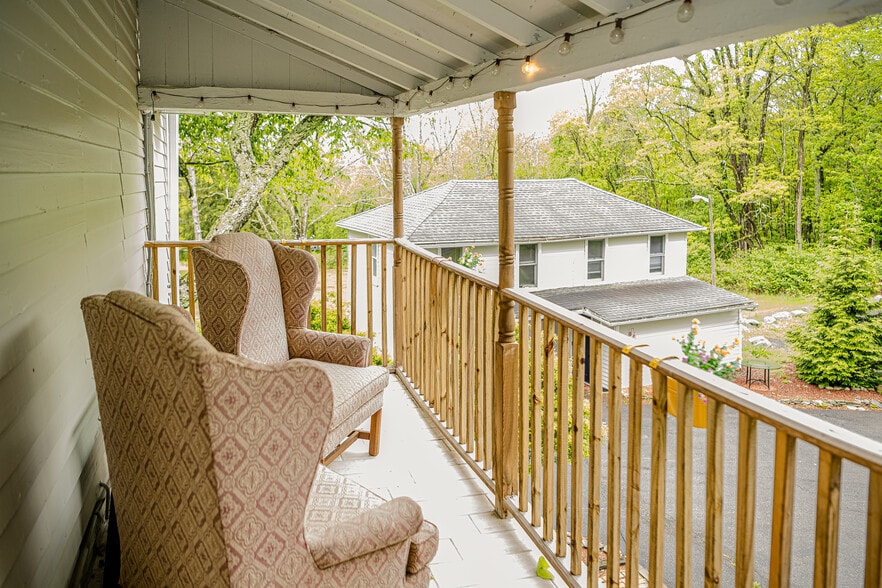 More Photos Of 2735 PA-390, Canadensis Hospitality For Sale