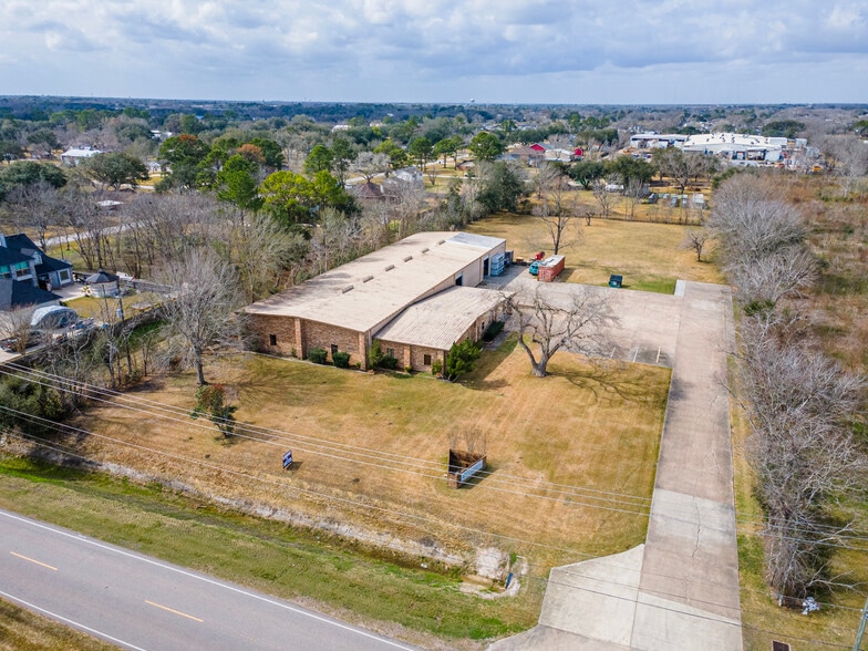 More Photos Of 1950 Oday Rd, Pearland Manufacturing For Sale