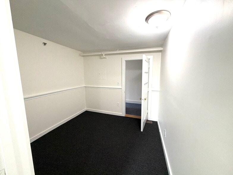 More Photos Of 129 Main St, Old Saybrook Apartments For Lease