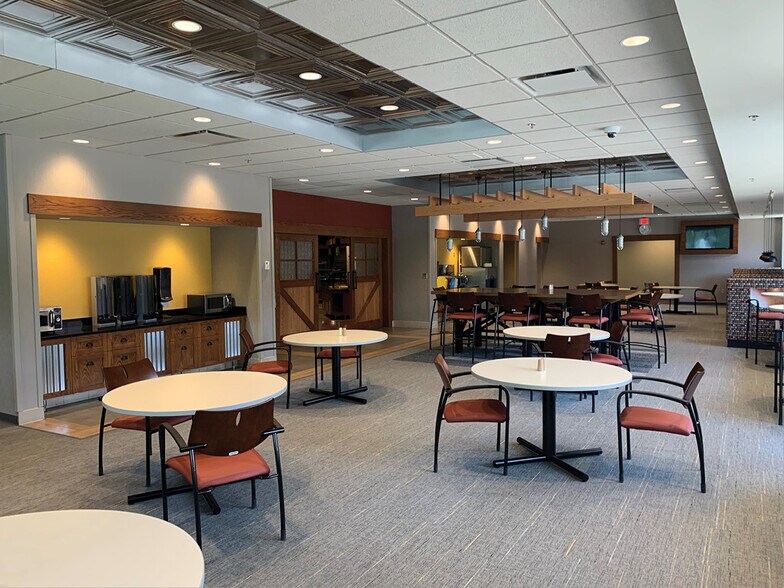 More Photos Of 222 S 84th St, Lincoln Office For Sale