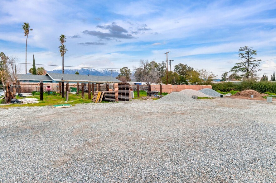 More Photos Of 1450-1454 E 6th St, Beaumont General Retail For Sale