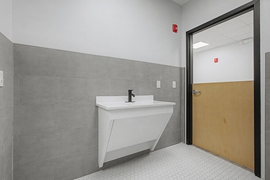 More Photos Of 207 Iris Dr, Hendersonville Daycare Center For Sale