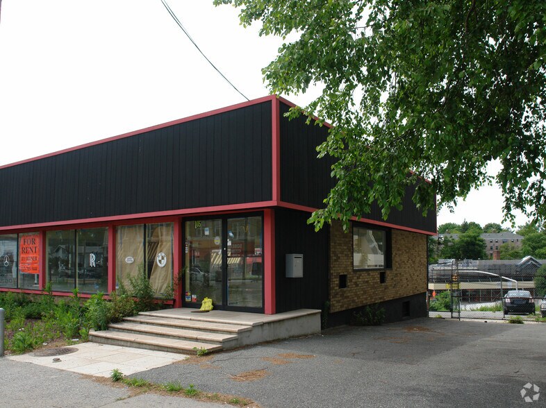 More Photos Of 105 Northern Blvd, Great Neck General Retail For Sale