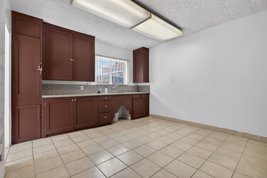 More Photos Of 4160 Verdugo Rd, Los Angeles Office For Sale