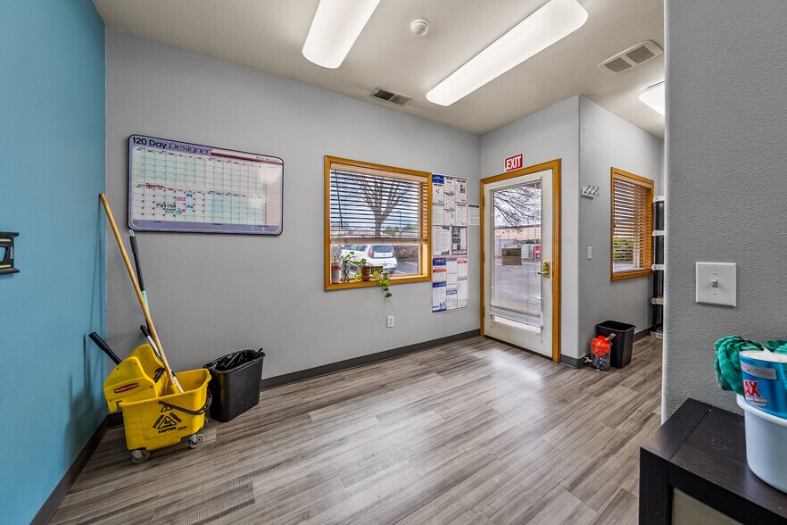 More Photos Of 925 Town Centre Dr, Medford Medical For Lease