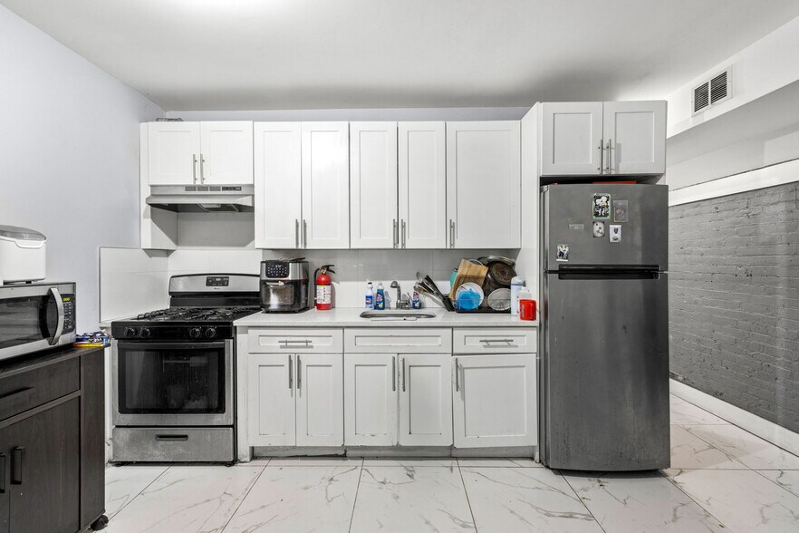 More Photos Of 135-137 Griffith St, Jersey City Storefront Retail Residential For Sale