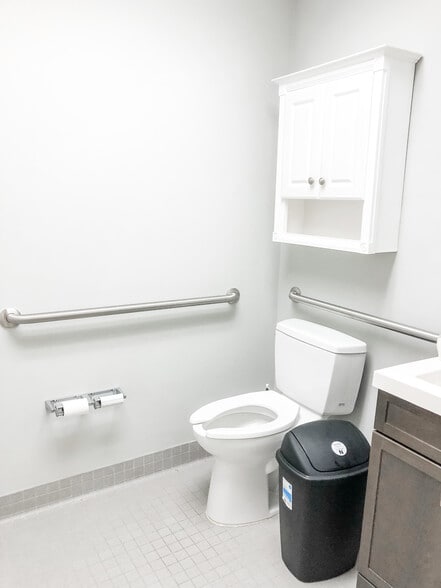 More Photos Of 5003 Southpark Dr, Durham Medical For Sale