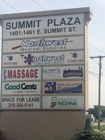 More Photos Of 1401-1461 E Summit St, Crown Point Storefront Retail Office For Lease