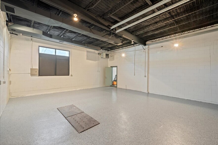 More Photos Of 310 E 17th St, Cheyenne Flex For Sale