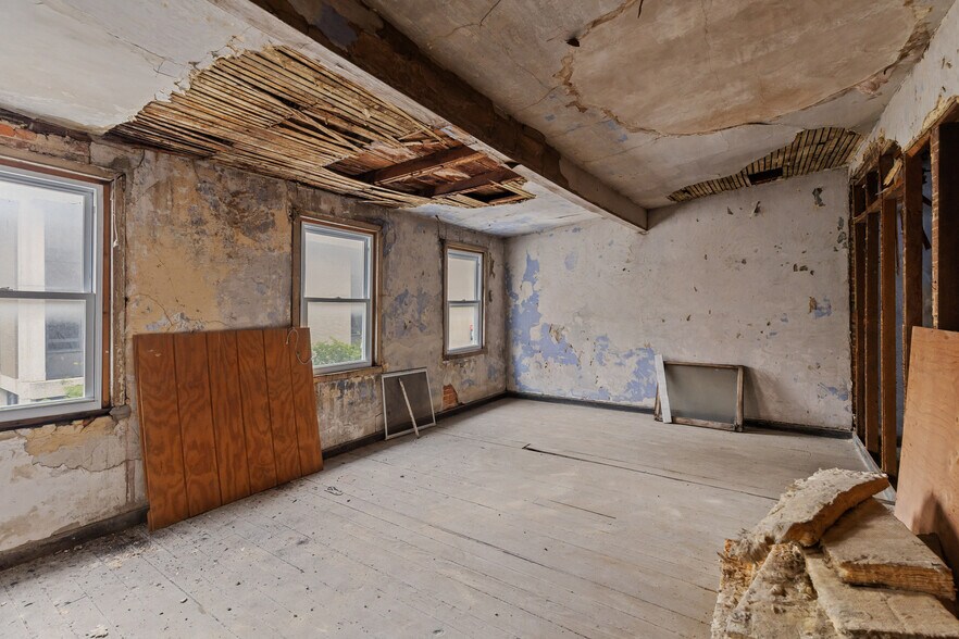 More Photos Of 663 W Pratt St, Baltimore Storefront Retail Residential For Sale