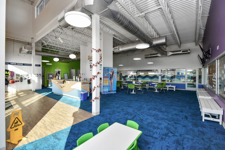 More Photos Of 10423 N Sam Houston Pky E, Humble Sports And Entertainment For Sale