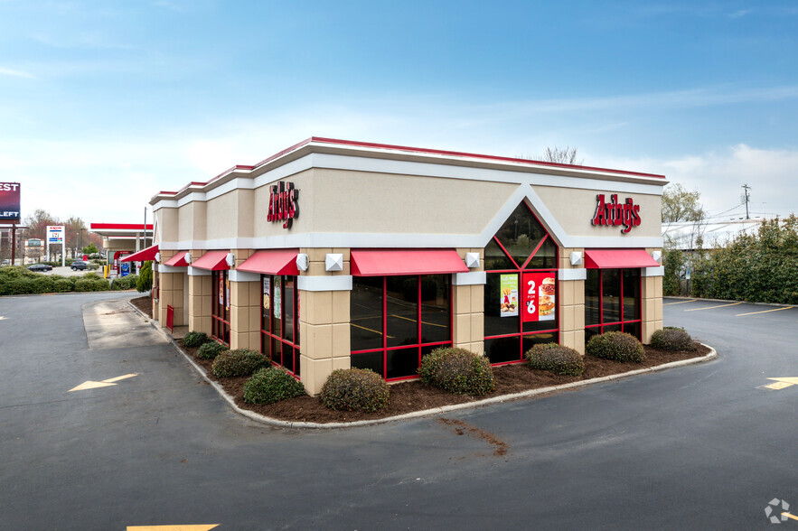 Primary Photo Of 9518 University City Blvd, Charlotte Fast Food For Lease