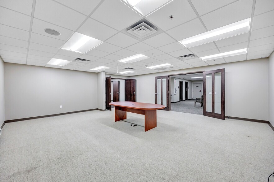 More Photos Of 960 Hansen Rd, Green Bay Office For Lease