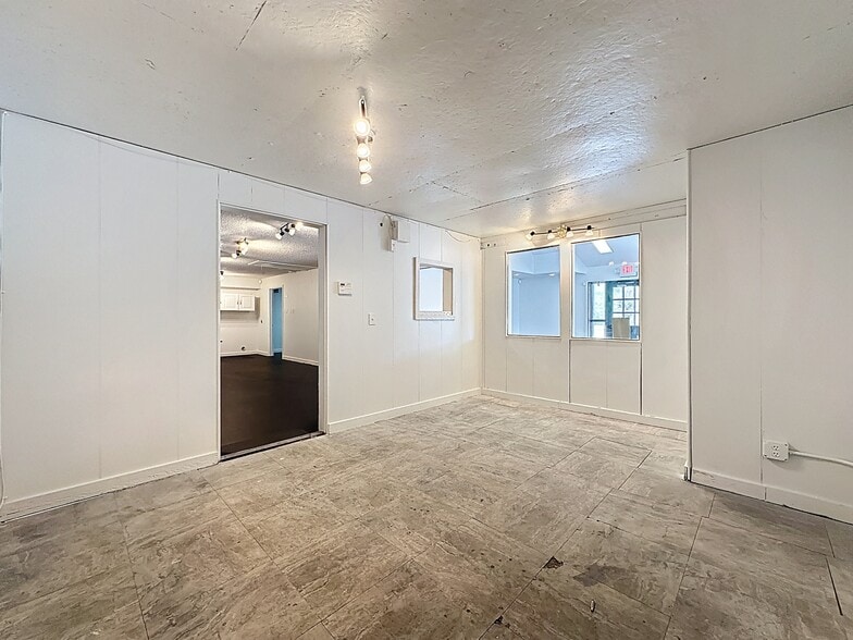 More Photos Of 2017 W Main St, Leesburg Office For Lease