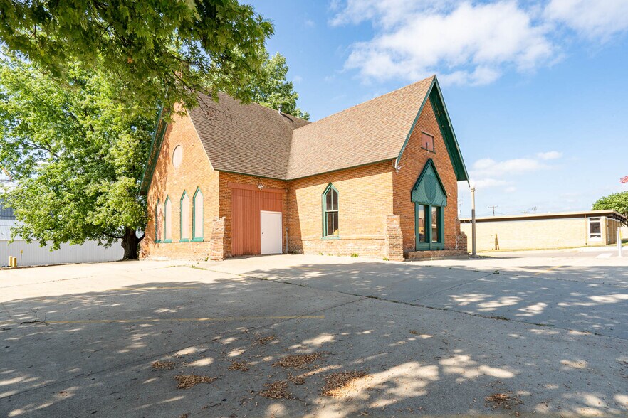 More Photos Of 401 E 5th St, Canton Restaurant For Sale