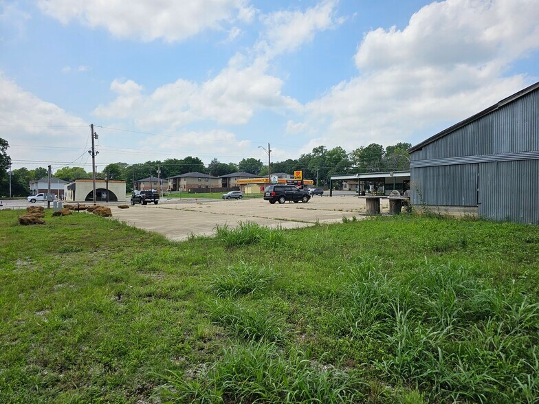 More Photos Of 1210 N 1st Ave, Durant Warehouse For Sale