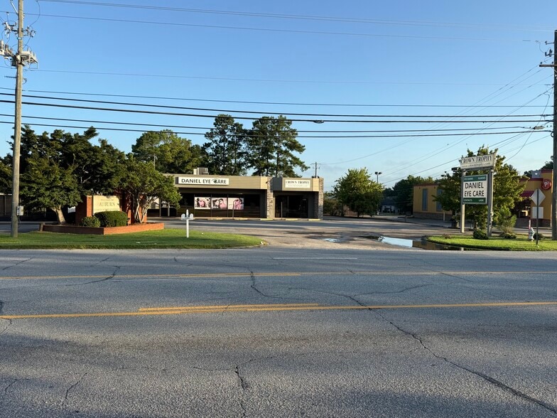 More Photos Of 1955 Opelika Rd, Auburn Storefront For Sale