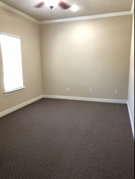 More Photos Of 1400 W Mayfield Rd, Arlington Loft Creative Space For Lease