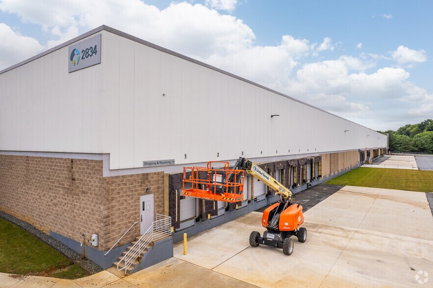 More Photos Of 2834 Schoeneck Rd, Macungie Distribution For Lease
