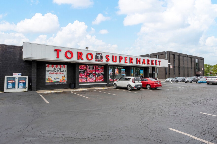 Primary Photo Of 1405 E Dublin Granville Rd, Columbus Freestanding For Sale