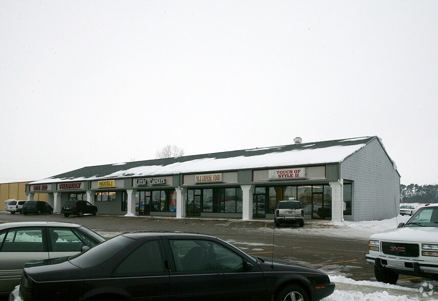 More Photos Of 1151-1181 W Randall St, Coopersville General Retail For Lease