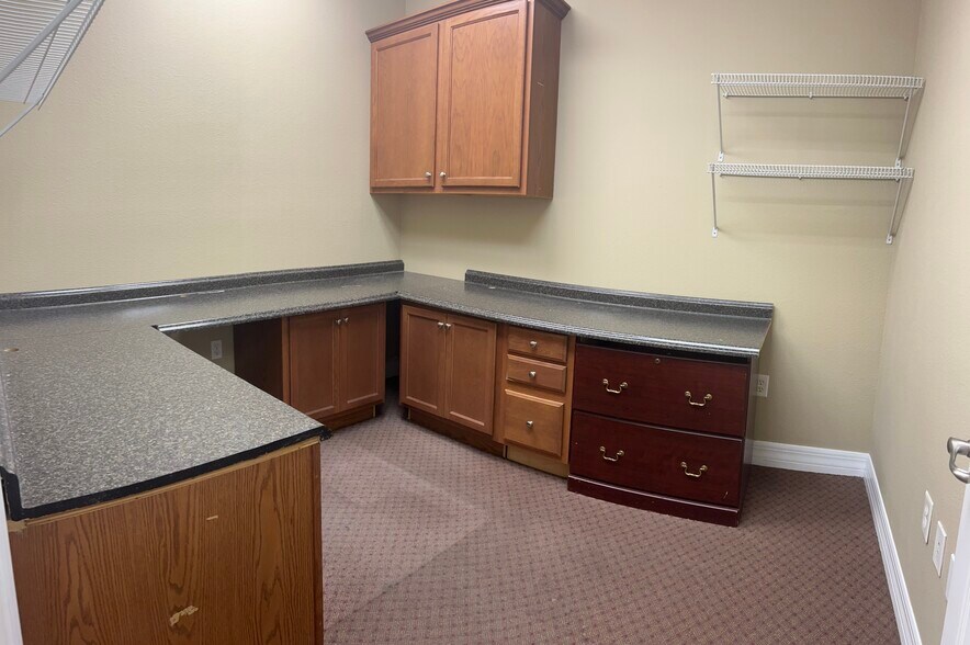 More Photos Of 6105 Deltona Blvd, Spring Hill Office For Lease