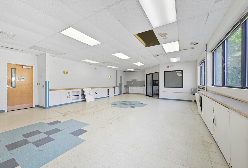 More Photos Of 508-514 Canterbury Rd, Kings Mountain Flex For Sale