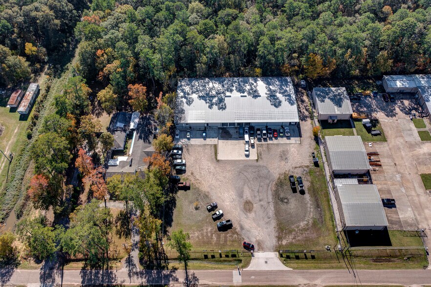 More Photos Of 21820 E Wallis Dr, Porter Warehouse For Lease
