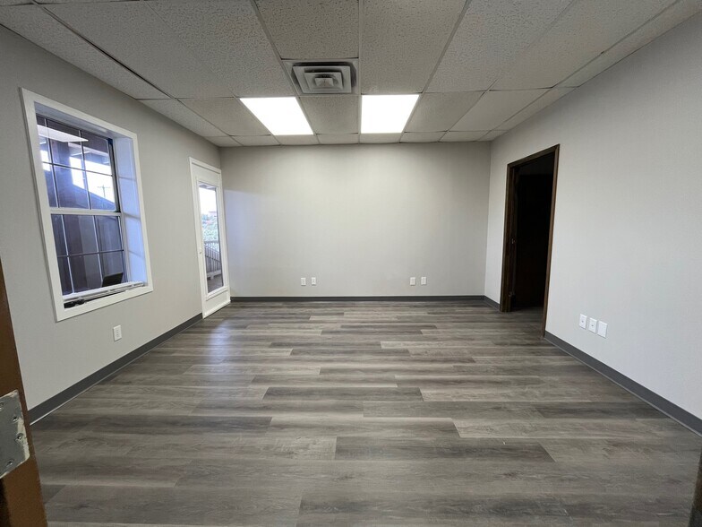 More Photos Of 7500 W Highway 71, Austin Office For Lease