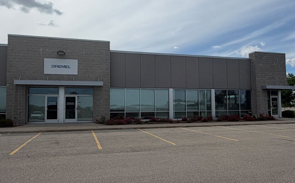 More Photos Of 13203 Globe Dr, Mount Pleasant Showroom For Lease