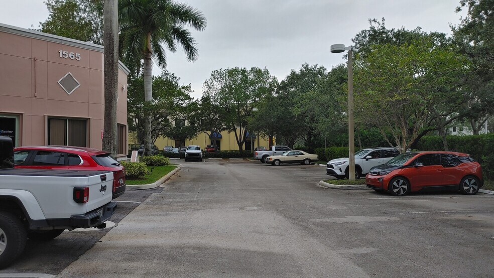 More Photos Of 1565 N Park Dr, Weston Office For Sale