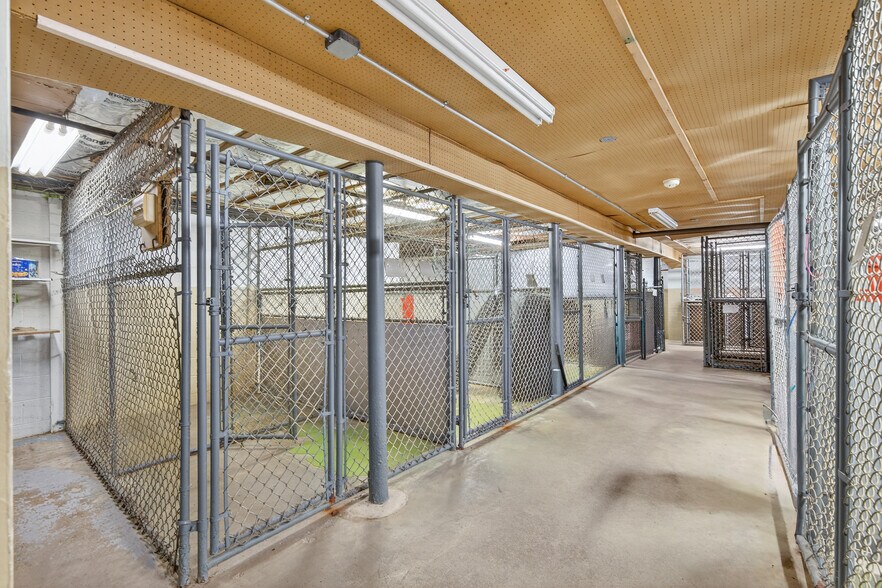 More Photos Of 202 Woodland Dr, Lincroft Veterinarian Kennel For Sale