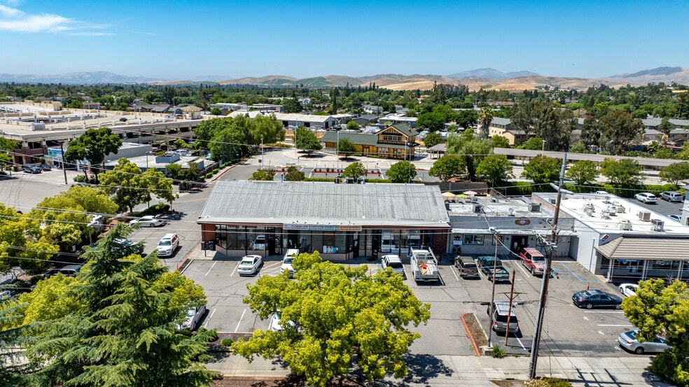 More Photos Of 2558 Old 1st St, Livermore Freestanding For Lease