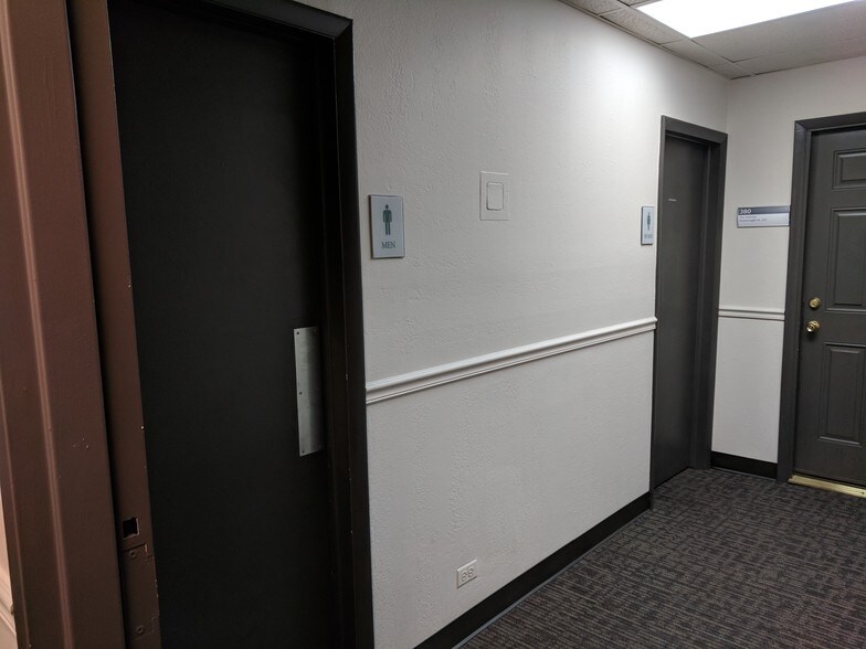 More Photos Of 1100 W Littleton Blvd, Littleton Loft Creative Space For Lease