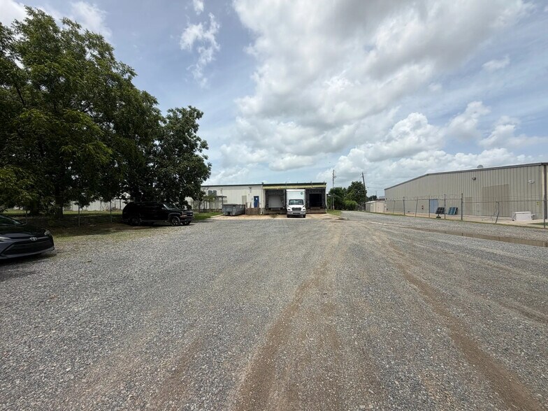 More Photos Of 3305 Mansfield Rd, Shreveport Service For Sale