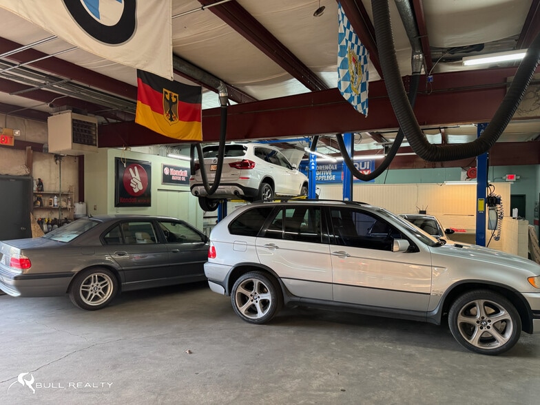 More Photos Of 6483 Peachtree Industrial Blvd, Atlanta General Retail For Sale